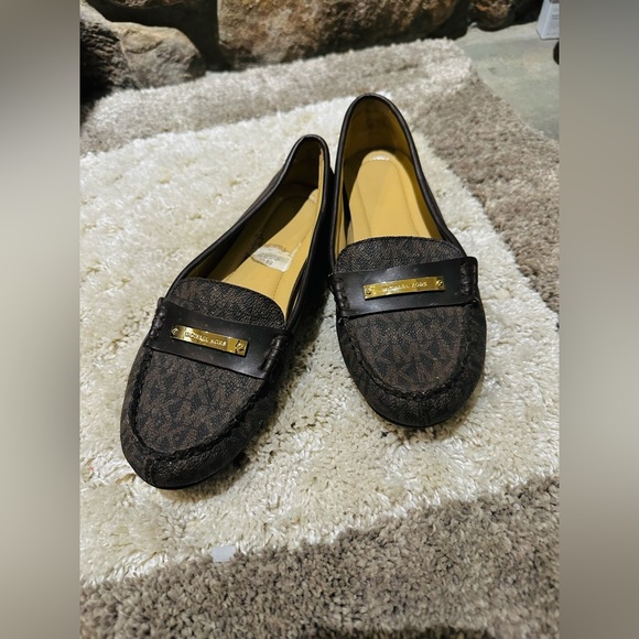 Micheal Kors women loafers. Size 6. Perfect condition. - Picture 2 of 6